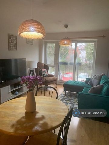 2 bedroom flat to rent - Photo 2