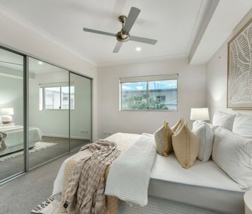 MODERN 2 BEDROOM 2 BATHROOM FIRST FLOOR APARTMENT - Photo 4