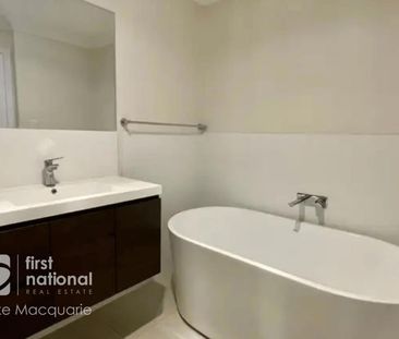 MODERN 3 BEDROOM HOME IN BRENTWOOD ESTATE - Photo 4