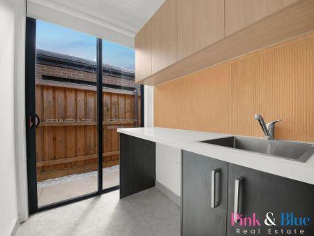 “Upgarded Family Home for Rent!” - Photo 4