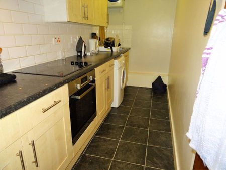 1 bedroom Studio in Flat 19, Leeds - Photo 5