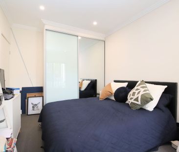 Modern Four Bedroom Duplex - Photo 5