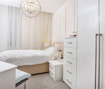 A stunning one bedroom unfurnished apartment located in the sought ... - Photo 3