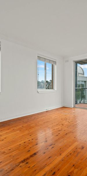 MODERN TRANQUIL HARBOUR FRONT APARTMENT - Photo 1