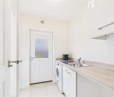 4 bedroom detached house to rent - Photo 2