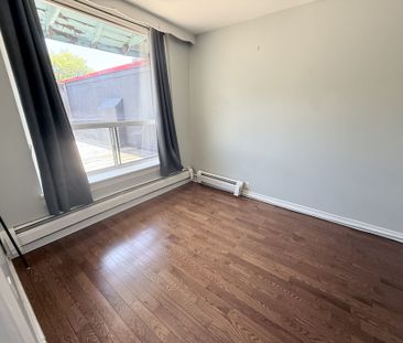 For Lease - 611 Danforth Avenue Unit# Apt 2, Toronto, Ontario - Photo 4