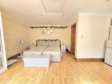Studio to rent - Photo 3