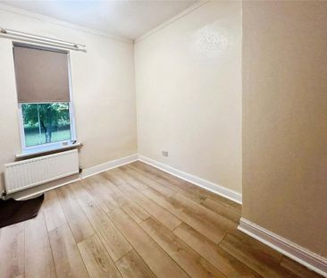 4 bedroom terraced house to rent - Photo 3