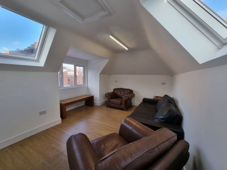 6 Bed Student Accommodation - Photo 2