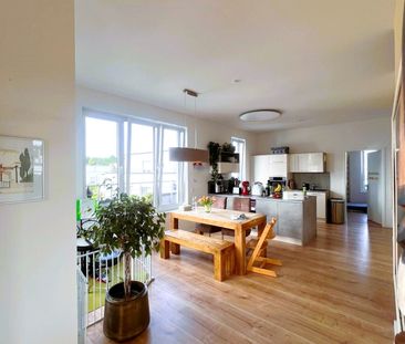 Lichtdurchflutetes, großzügiges Penthouse, 4 Zimmer, mit Aufzug und... - Foto 1
