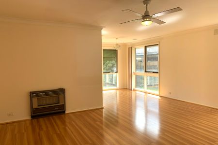 15 Binding Avenue, Cranbourne VIC - Photo 5