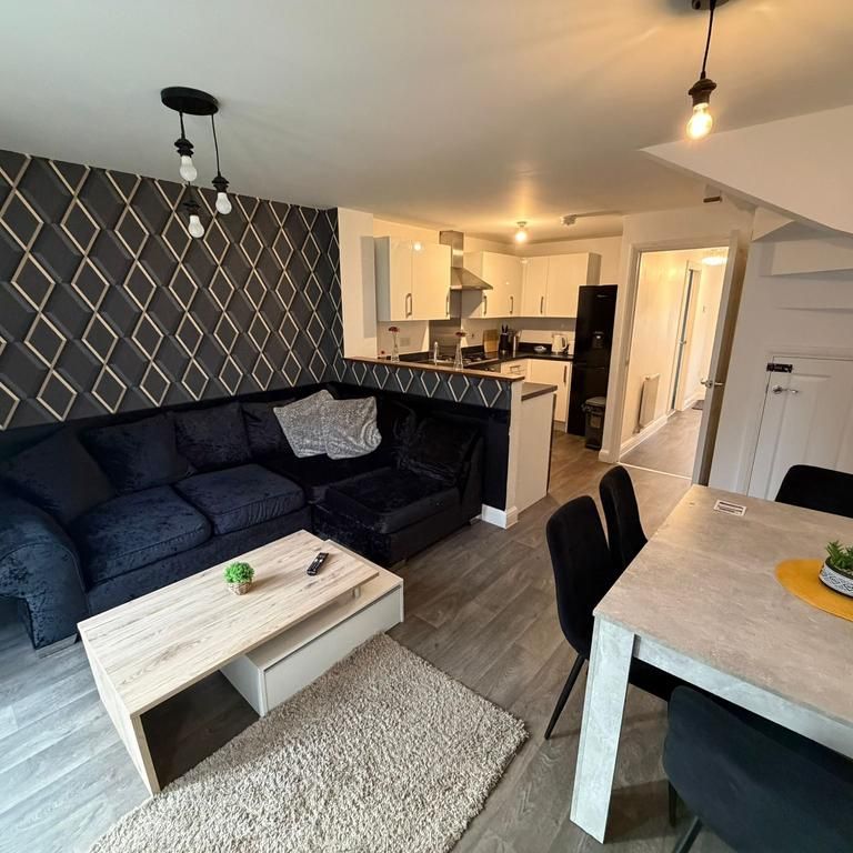 1 bedroom in a house share to rent - Photo 1