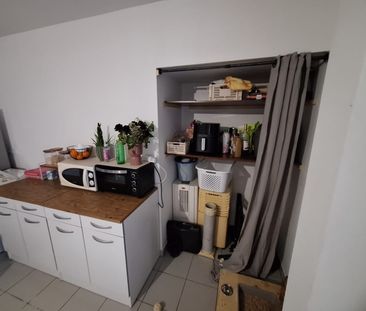 Location Appartement 2 pièces 47m² MARSEILLE 3ème - Photo 3