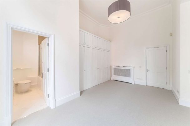 A spacious two bedroom property situated on the first floor of a white stucco fronted period building in South Kensington. - Photo 1