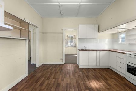 Beautiful 2 Bedroom Cottage, Perfectly Located! - Photo 4