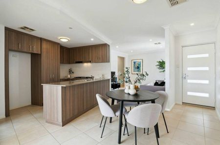 Stylish Rear Villa Offering Comfort and Convenience - Photo 4