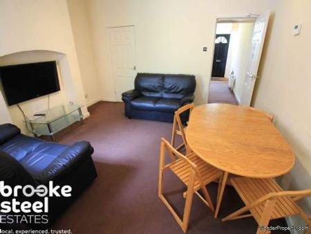 3 bedroom property to rent in Salford - Photo 2