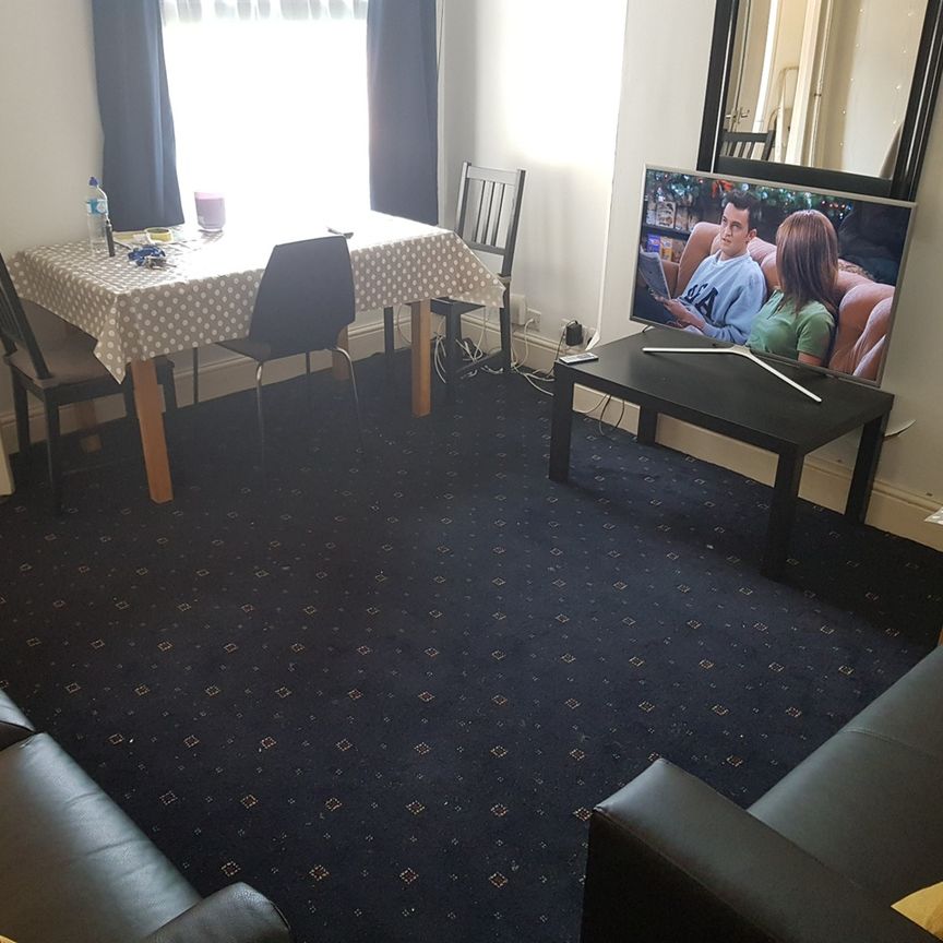 5 Bed Semi-Detached House, Derby Grove, NG7 - Photo 1