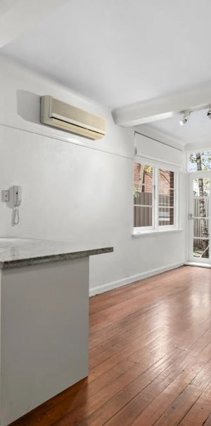 Beautiful Ground Floor Apartment! - Photo 1
