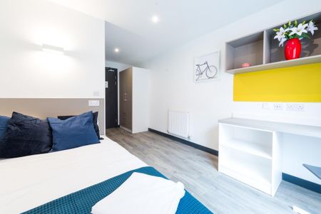 1 bedroom in a flat share to rent - Photo 5