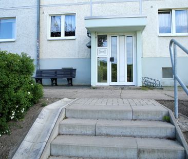 Modernisiert - mit Balkonanbau und Fenster in der Küche! - Photo 2