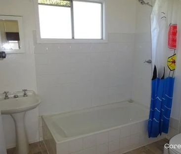 22 Main Rd, Wellington Point QLD 4160 - House For Rent | Domain - Photo 6