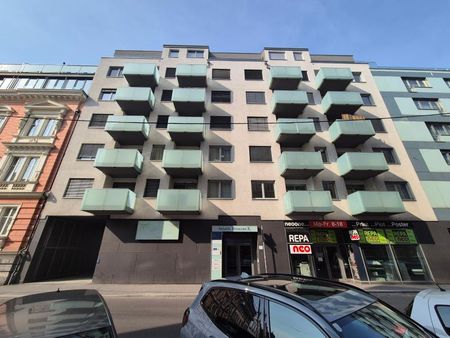 Palais Bismarck! Sonnige 4-Zimmer-Wohnung mit Balkon, 80 m² WNFL, Küche möbliert! WG-geeignet! Landstraßennähe! - Foto 2