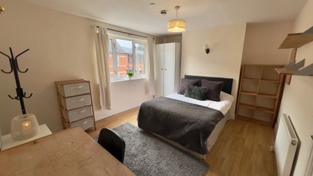 6 Bed Student Accommodation - Photo 4