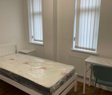 Filton Avenue, Filton - Photo 3