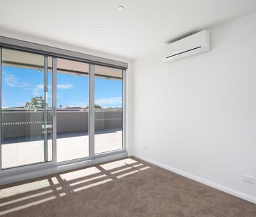 HIGHLY SOUGHT AFTER THRE BEDTOOM APARTMENT - Photo 2