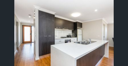 FULLY FURNISHED - Contact Agent for Availability - Photo 3