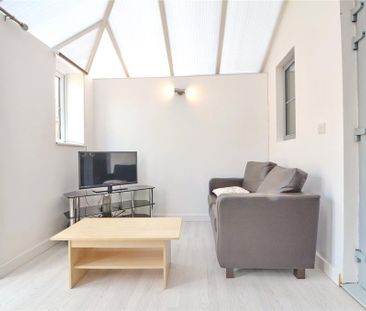 6 bedroom terraced house to rent - Photo 1