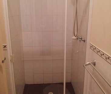 5-bedroom shared house, St Bernards Road - Photo 1