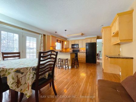 Detached Home For Lease | X8138520 - Photo 5