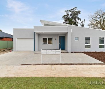 Room 8/9 Nyora Grove, Mount Helen - Photo 5