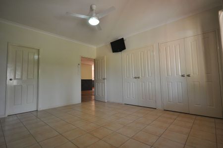 Relaxed Living with Pool & Outdoor Entertaining - Photo 3