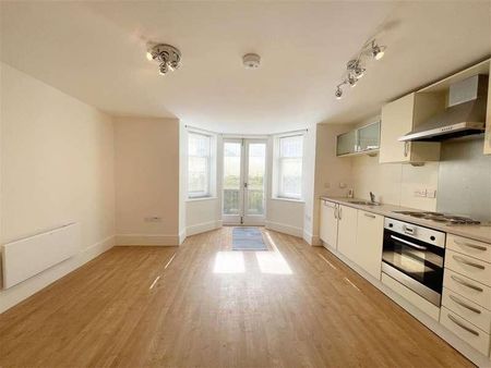 Queens Parade, Scarborough, YO12 - Photo 5