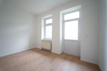* frisch renoviert * 2-Raum Wohnung mit Balkon in guter Lage * - Photo 2
