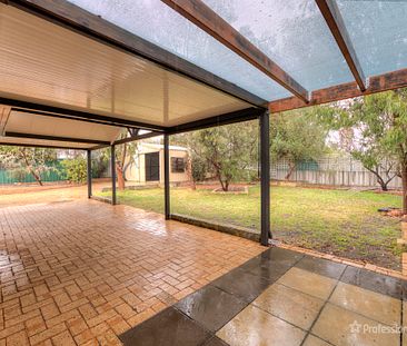 6 Holley Place, Marangaroo WA 6064 - Photo 2