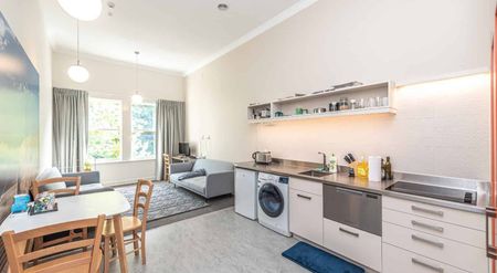 Sophisticated city living - Photo 4