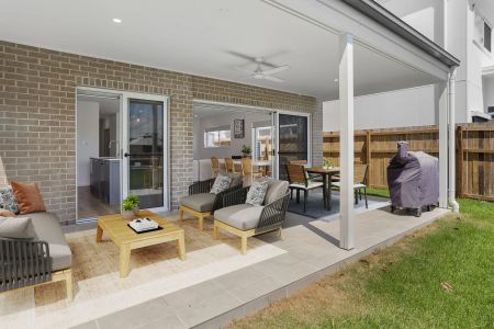 Near new 4-Bedroom Home with Pool & Luxury Features. Contact Julie Sykes 0438 050 110 The weekly rent will increase to $975 on 21.03.2025 - Photo 3