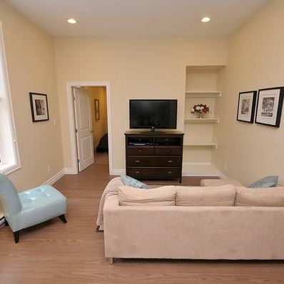 Pet Frie ndly2 Bedroom Suite Near Downtown - Photo 3