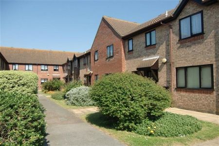 1 bedroom retirement property to rent - Photo 5