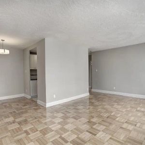 60 Tyndall Ave — 1 Bedroom - Photo 2