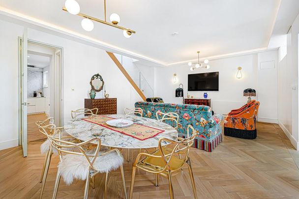 2 bedroom mews to rent - Photo 1