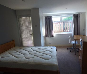 4 bedroom House To Let - Photo 5