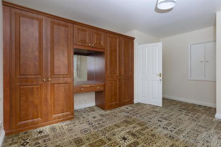 6 bedroom detached house to rent - Photo 2