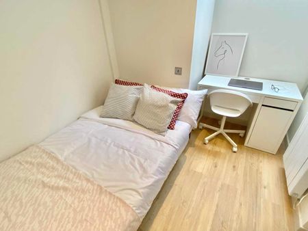 YOHO Aldgate East Room 1 Room 2 Room 3 Room 4 - Photo 2