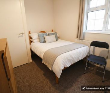 4 bedroom end of terrace house to rent - Photo 3