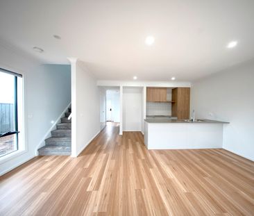 Newly Built Corner Block Townhouse in a Prime Location - Photo 3